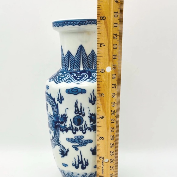 Chinese Blue and White Porcelain Vase With Dragon Design 8" - Picture 11 of 14